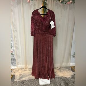 Burgundy Sequin Lace Formal Gown | 3/4 Sleeve | Plus Size 20 | NWT